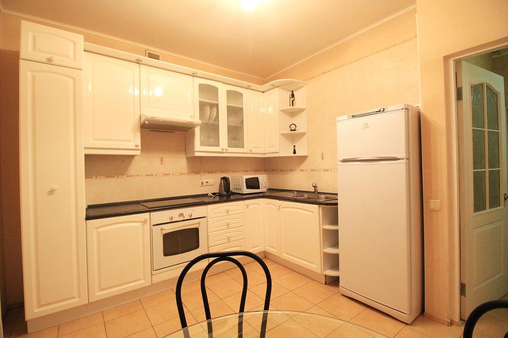 Apartment Poznyaky-Bazhana Kyiv Exterior photo