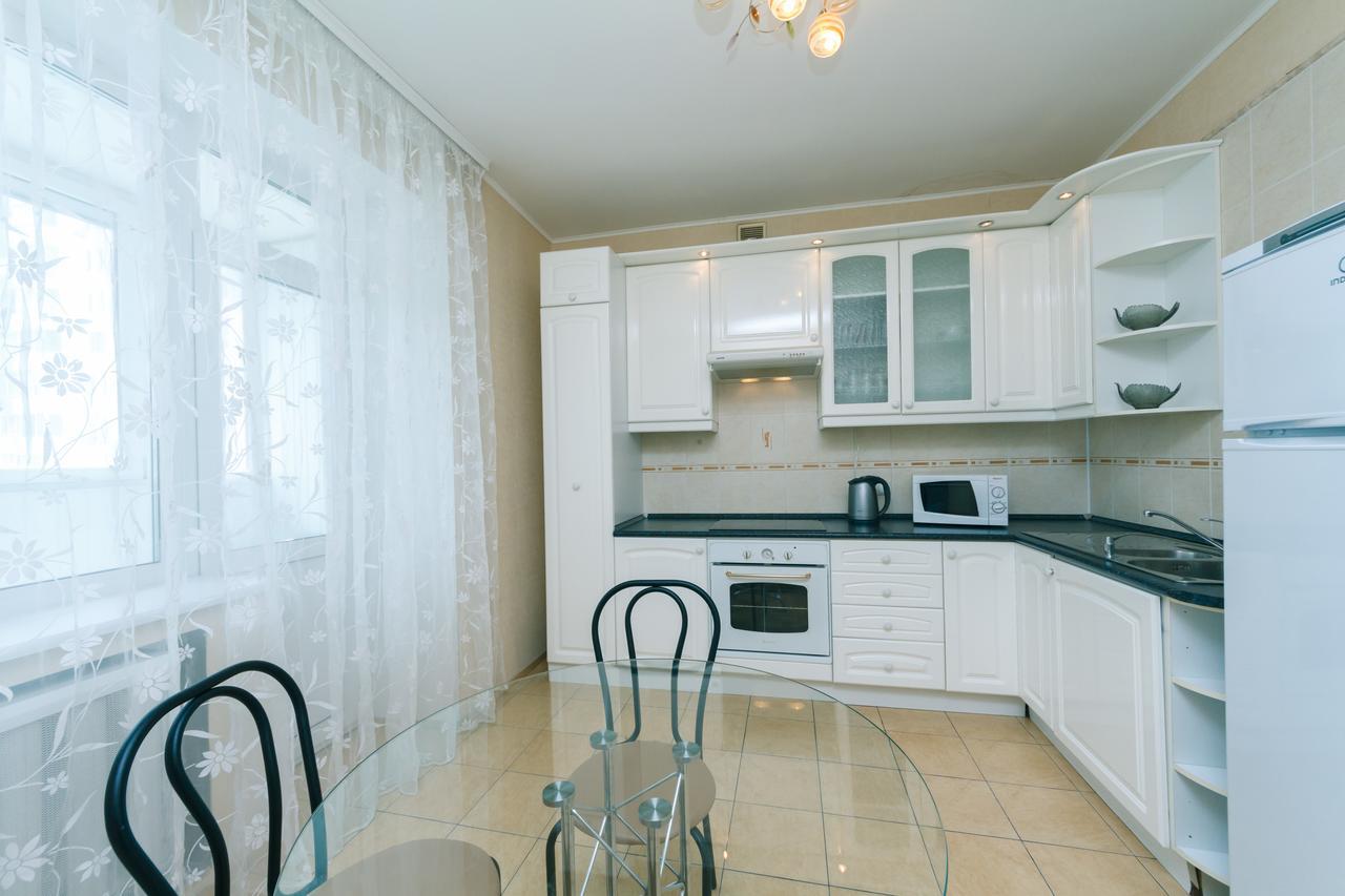Apartment Poznyaky-Bazhana Kyiv Exterior photo