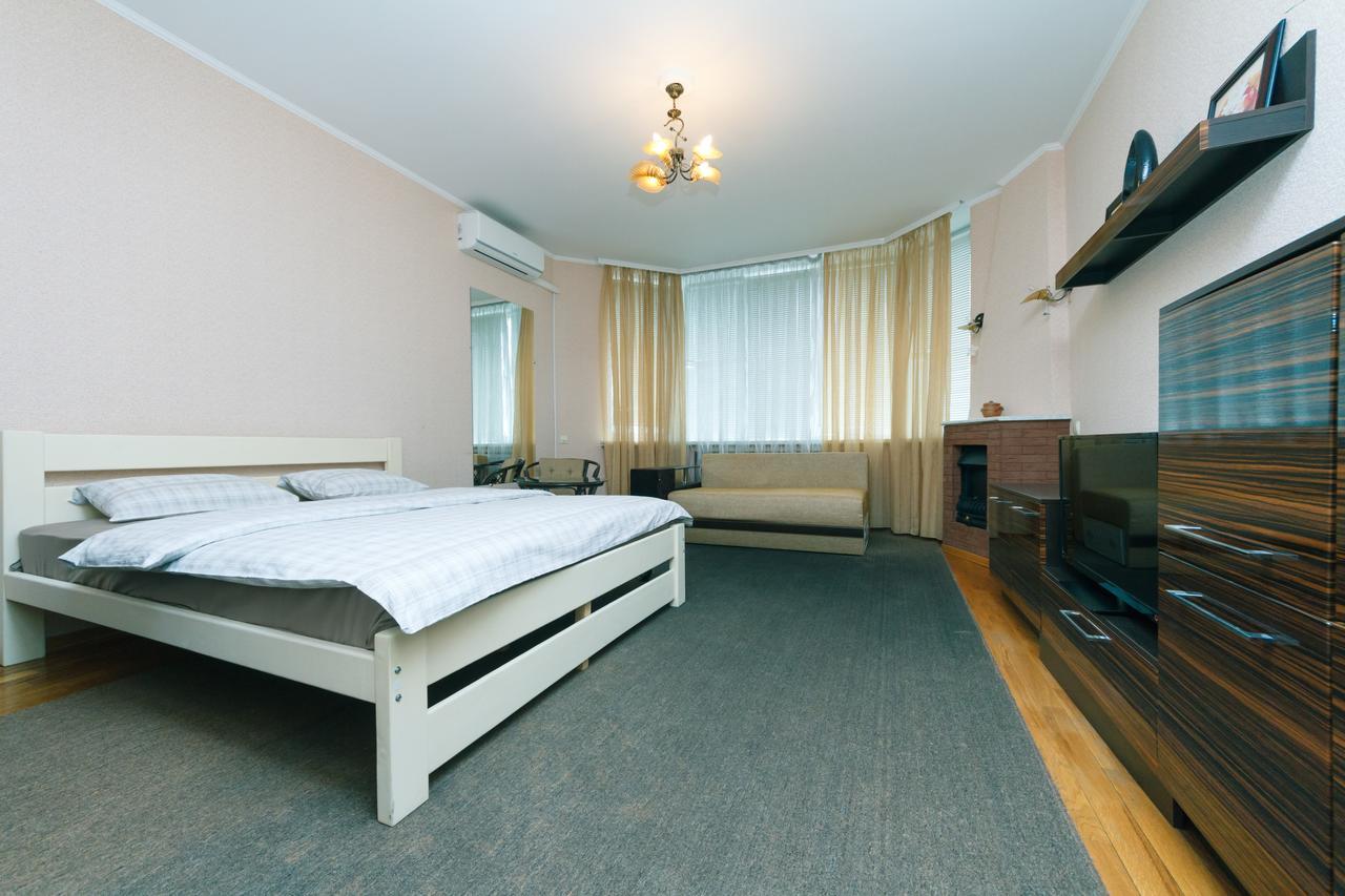 Apartment Poznyaky-Bazhana Kyiv Exterior photo